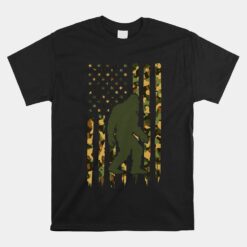 Camo Big Foot Sasquatch Vintage Bigfoot American Flag Unisex T-Shirt