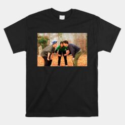 Friends Chandler Rachel Ross Huddle Unisex T-Shirt