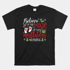 NICU Nurse Believin Magic Of Tiny Mistletoe Christmas Unisex T-Shirt